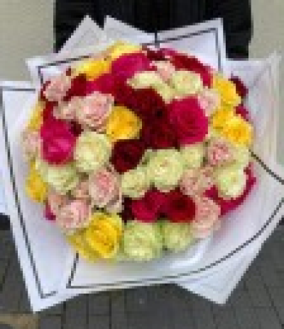 Decisions Decisions - Selection of mixed roses to WOW any rose lovers heart.